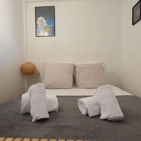 L'aiglon Airco In The Town Center For 4 By Sunset Apartment